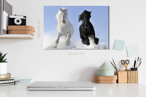 Impression sur toile - Chevaux blancs et noirs en hiver #E0912