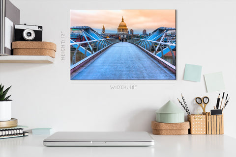 Leinwanddruck - St. Pauls Cathedral und Millennium Bridge, London #E0274