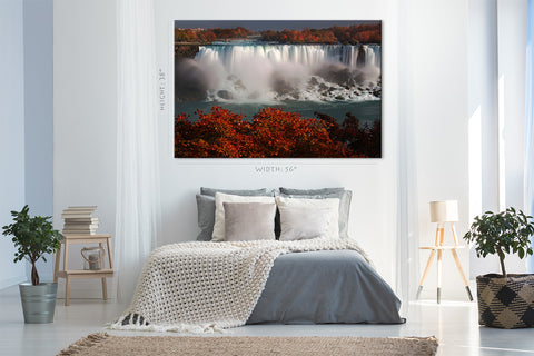 Impression sur toile - Waterall américain orné d'arbres d'automne colorés, Canada #E0574