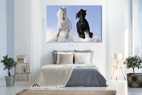 Impression sur toile - Chevaux blancs et noirs en hiver #E0912